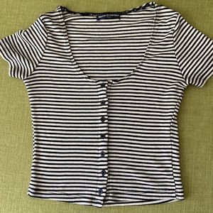 Brandy Melville button down crop